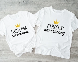 Białe-koszulki-dla-narzeczonych-perfekcyjna-narzeczona-narzeczony.webp