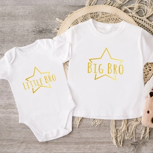 Biała-koszulka-i-body-dla-braci-little-bro-big-bro-gwiazdy.webp