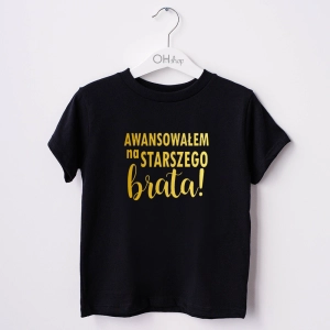Czarna-koszulka-awansowałem-na-starszego-brata-nadruk-złoty.webp