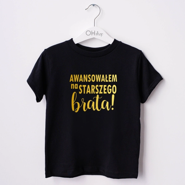 Czarna-koszulka-awansowałem-na-starszego-brata-nadruk-złoty.webp