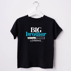 Czarna-koszulka-dziecięca-big-brother.webp