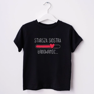 Czarna-koszulka-dziecięca-starsza-siostra-ładowanie.webp