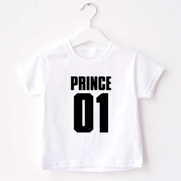 Biała-koszulka-dla-chłopca-prince-01.webp