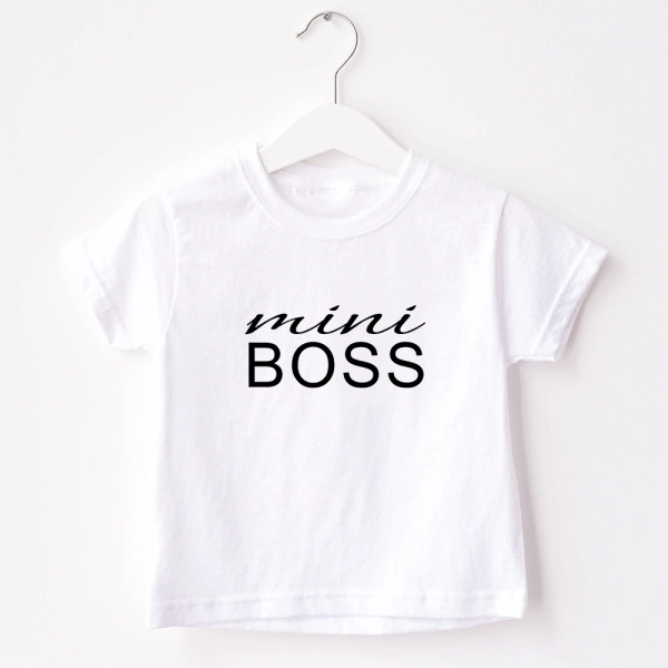 Biała-koszulka-dziecięca-mini-boss.webp