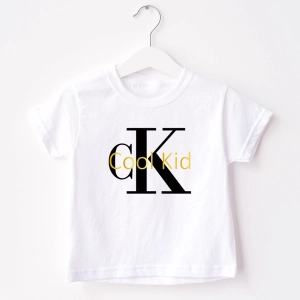 Biała-koszulka-dziecięca-cool-kid-złoty.webp