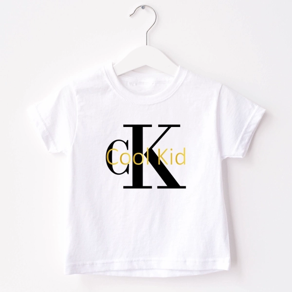 Biała-koszulka-dziecięca-cool-kid-złoty.webp