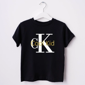 Czarna-koszulka-dziecięca-cool-kid-złoty.webp
