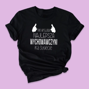 Czarna-koszulka-damska-najlepsza-wychowawczyni.webp