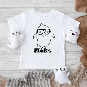 Biała-koszulka-dla-chłopca-na-halloween-duszek-z-imieniem.webp