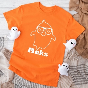 Pomarańczowa-koszulka-dla-chłopca-na-halloween-duszek-z-imieniem.webp