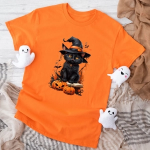 Pomarańczowa-koszulka-dziecięca-na-halloween-kot-z-dyniami.webp