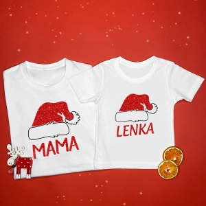Białe-koszulki-mama-córka-czapka-mikołaja-imię-dziecka.webp