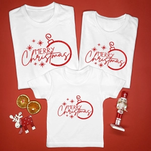 Białe-koszulki-zestaw-rodzinny-bombka-merry-christmas.webp