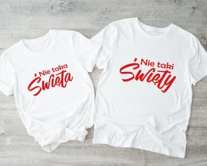 Białe-koszulki-dla-pary-nie-tacy-święci-czerwony-nadruk.webp