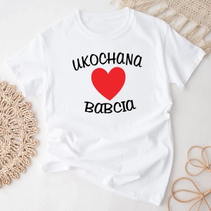 Biała-koszulka-ukochana-babcia-czerwone-serce.webp