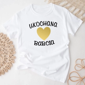Biała-koszulka-ukochana-babcia-złote-serce.webp