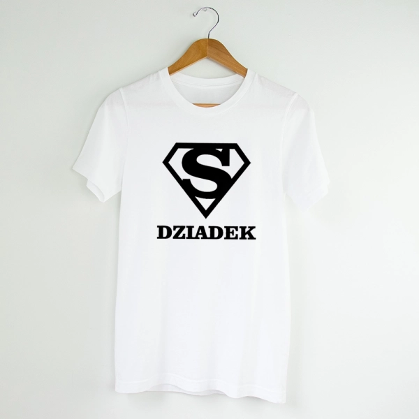 Biała-koszulka-z-nadrukiem-super-dziadek.webp