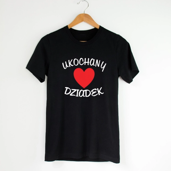 Czarna-koszulka-ukochany-dziadek-z-sercem.webp