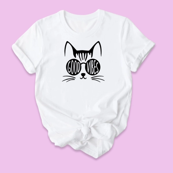 Biała-koszulka-damska-good-vibes.webp