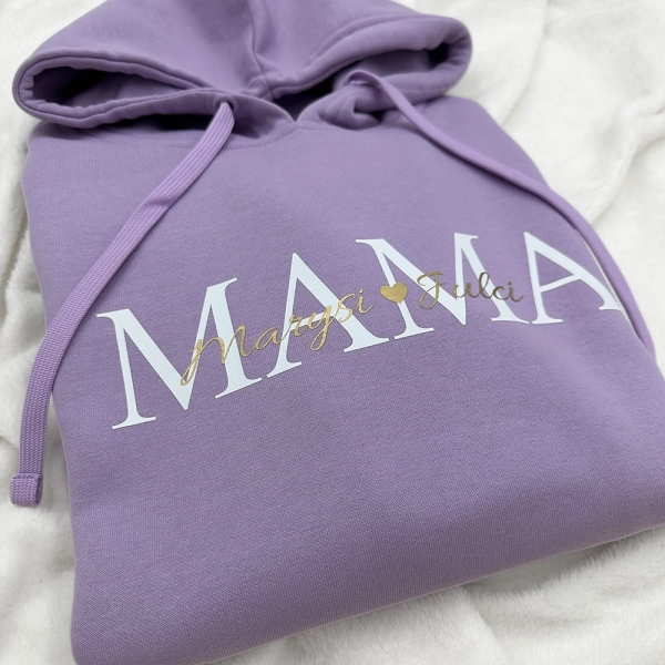 Lawendowa-bluza-dla-mamy-z-imionami-dzieci.webp
