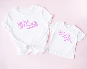 Damska-i-dziecko-białe-mama's-girl.webp