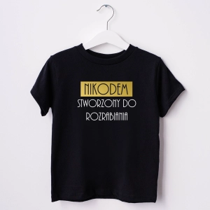 Stworzony-do-rozrabiania-czarna-koszulka-dziecięca-z-imieniem.webp