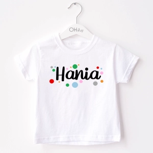 Biała-koszulka-dziecięca-imię-kropki.webp
