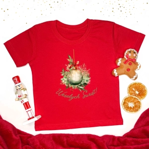 Czerwona-koszulka-dziecięca-boże-narodzenie-bombka.webp