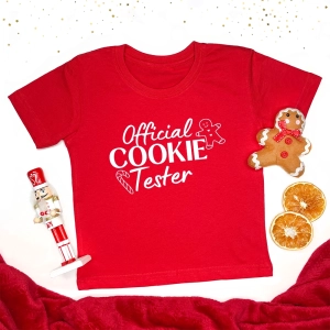 Czerwona-koszulka-dziecięca-boże-narodzenie-cookie-tester.webp