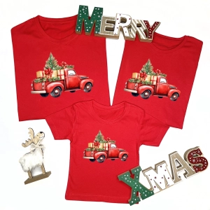 Czerwone-koszulki-komplet-boże-narodzenie-czerwony-samochód.webp