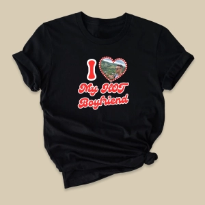 Czarna-koszulka-damska-i-love-boyfriend-zdjęcie.webp