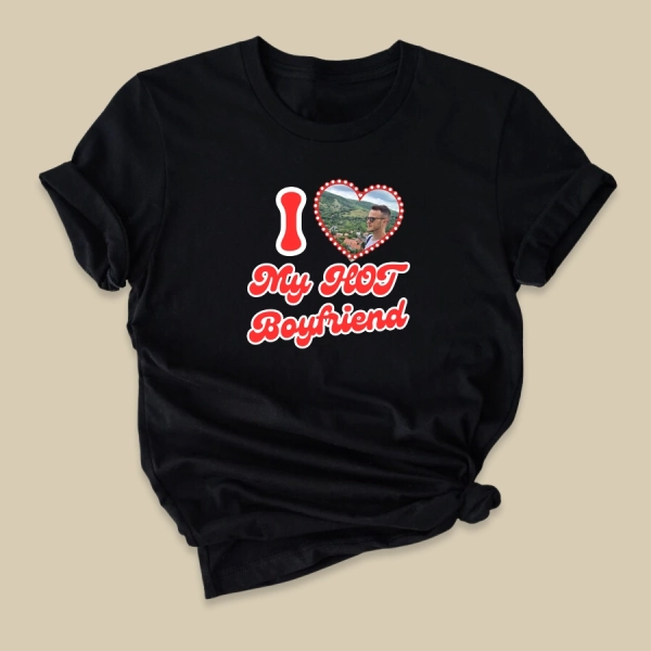 Czarna-koszulka-damska-i-love-boyfriend-zdjęcie.webp