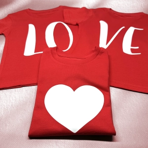 Komplet-czerwonych-koszulek-dla-3-rodzenstwa-serce-love.webp