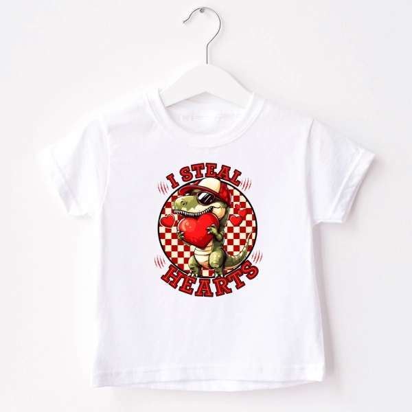 Biala-koszulka-dla-chlopca-i-steal-hearts.webp