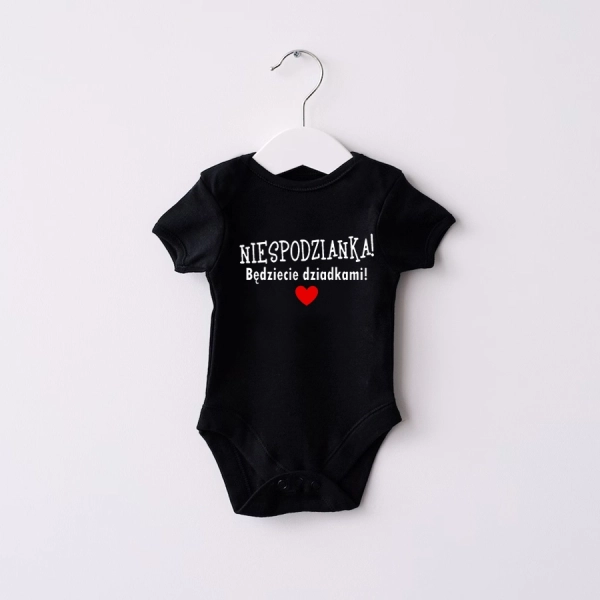 Czarne-body-krotki-niespodzianka-bedziecie-dziadkami-rozmiar-56-68.webp