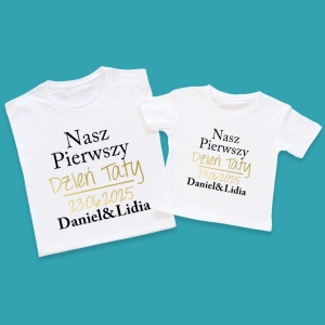 Zestaw-koszulek-z-imionami-Nasz-pierwszy-dzien-taty-2025.webp