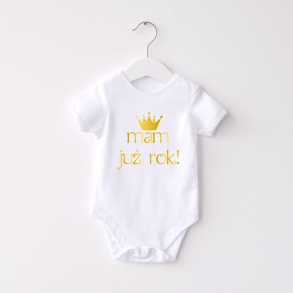 Białe-body-krótki-mam-juz-rok-86.webp