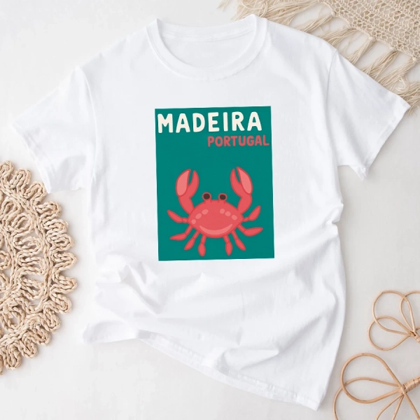 Biała-koszulka-damska-na-wakacje-madera-krab.webp