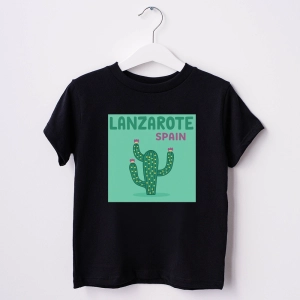 Czarna-koszulka-dziecięca-na-wakacje-lanzarote-kaktus.webp