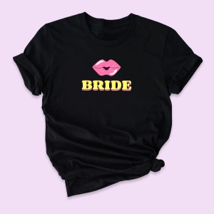 Czarna-koszulka-damska-bride-usta.webp