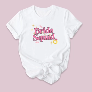 Biała-koszulka-damska-bride-squad-różowe.webp