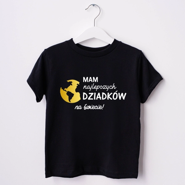 Czarna-koszulka-dziecieca-mam-najlepszych-dziadkow-146-152.webp