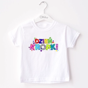 Biała-koszulka-dziecięca-dzień-kropki.webp
