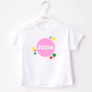 Biała-koszulka-dziecięca-imię-kropki.webp