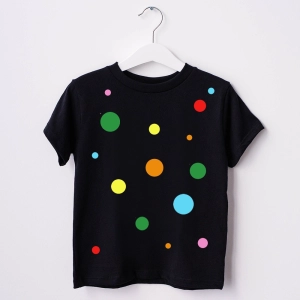 Czarna-koszulka-dziecięca-kropki.webp