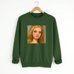 zielona-bluza-lalka-blond.webp
