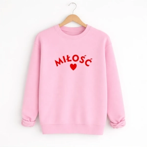 rozowa-damska-bluza-z-czerwonym-nadrukiem-milosc-serce.webp
