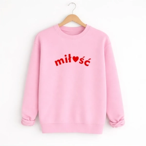 rozowa-damska-bluza-z-czerwonym-nadrukiem-milosc.webp