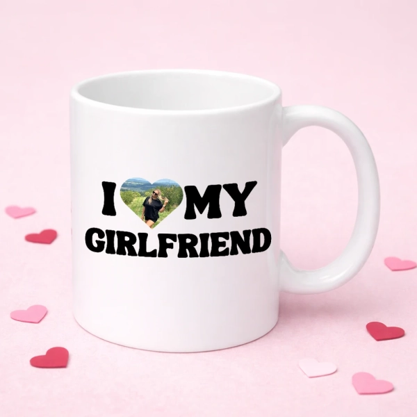 personalizowany-bialy-kubek-i-love-my-girlfriend-ze-zdjeciem.webp
