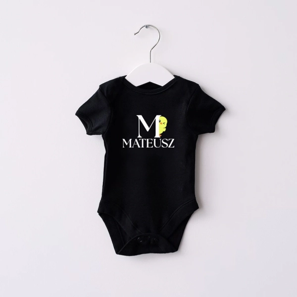 Czarne-body-krotki-imie-z-kurczaczkiem.webp